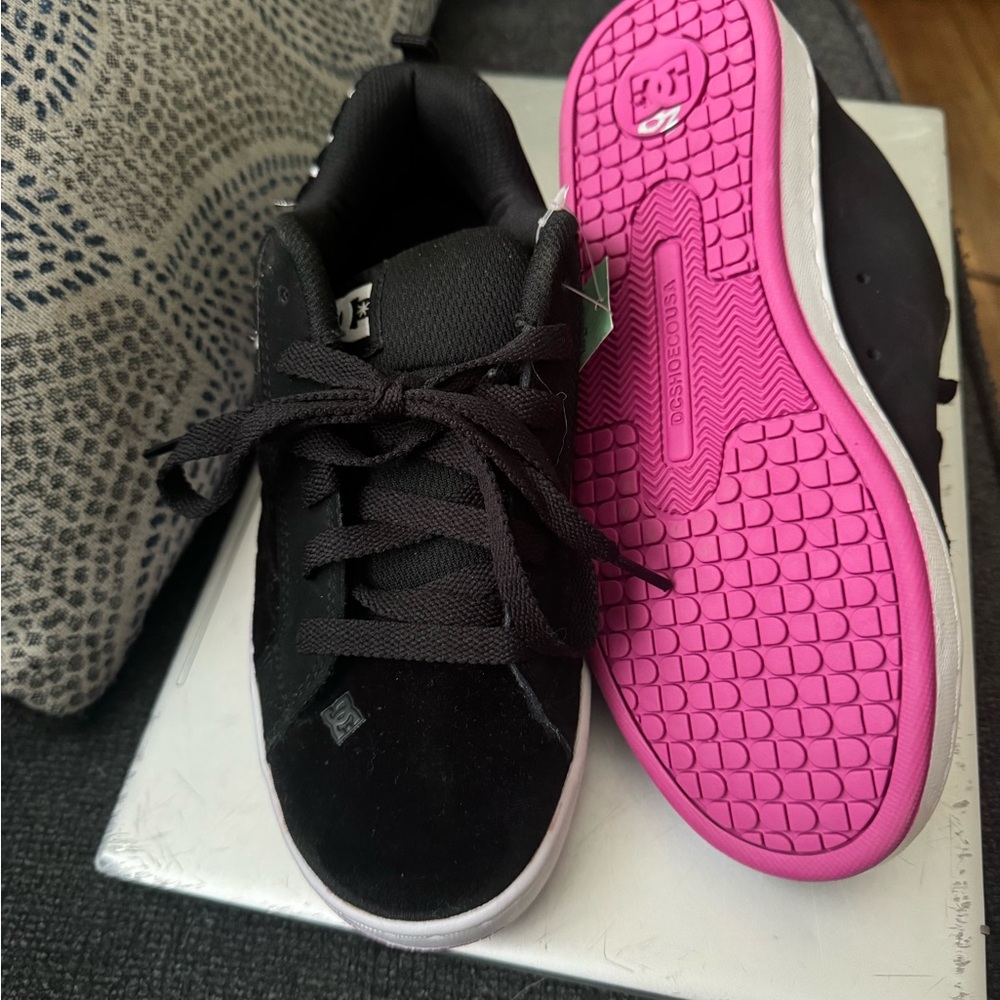 Graffik women’s court DCs